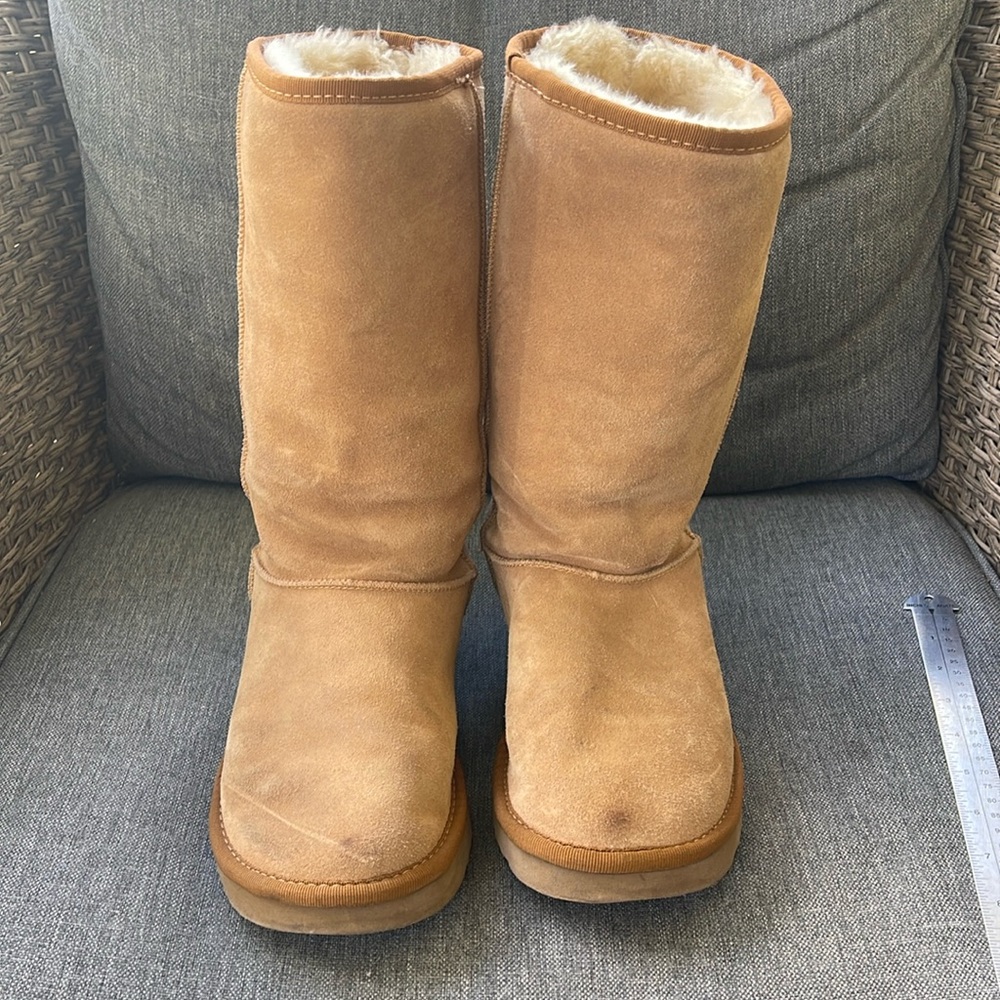 Ugg Boots- Tall (Mid calf) W8